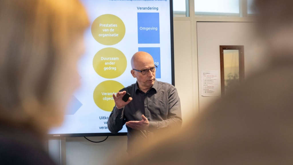 Gert Jan Schop voor de klas bij Verandermanagement