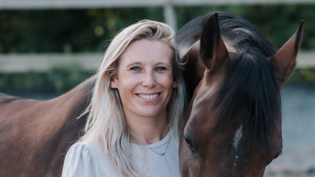 Studente Rosanna Boon met paard